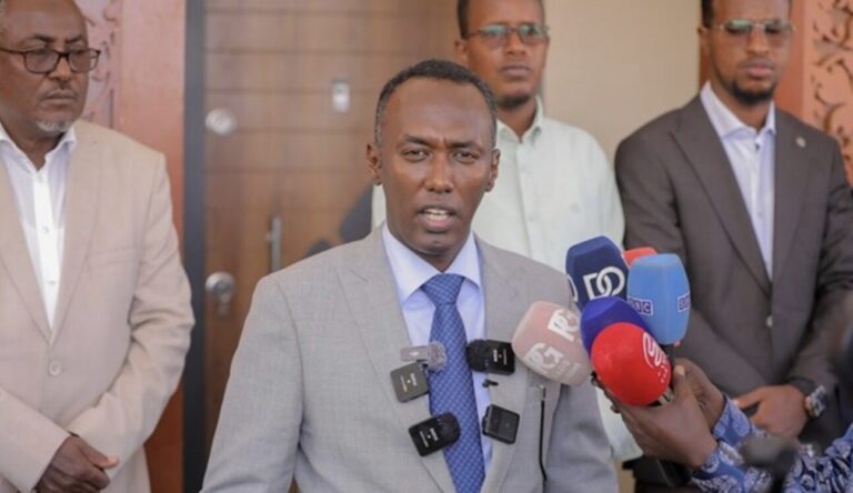 Siyaasi Guuleed Saalax Barre: Madaxweyne Deni wuxuu Puntland ka dhigay shirkad ganacsi oo qoyskiisa u adeegta